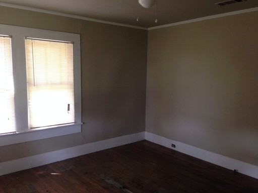 7240 Greenwood Rd - Photo 3 of 6