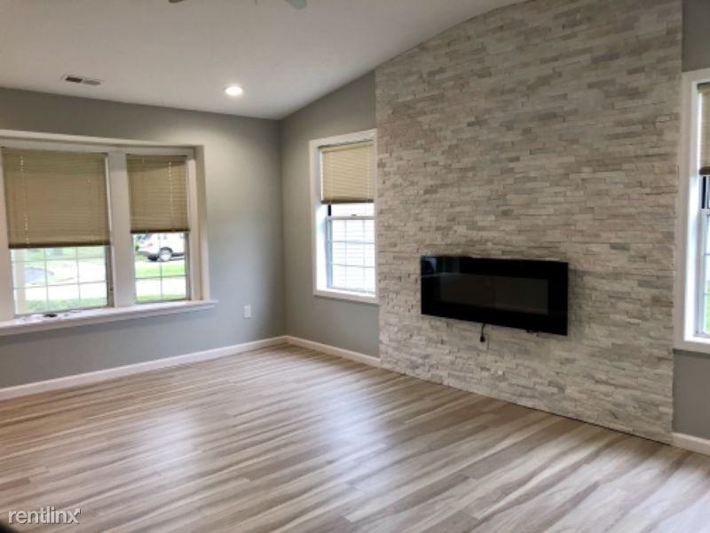 318 Wagonwheel Circle - Photo 3 of 26