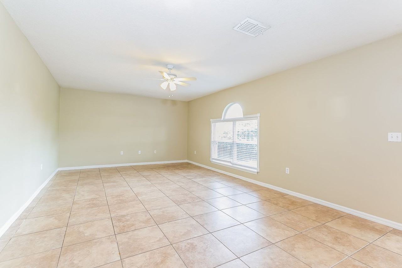2091 Brookshire Cir - Photo 2 of 18