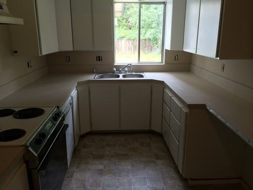1202 Eleanor Ct - Photo 2 of 10
