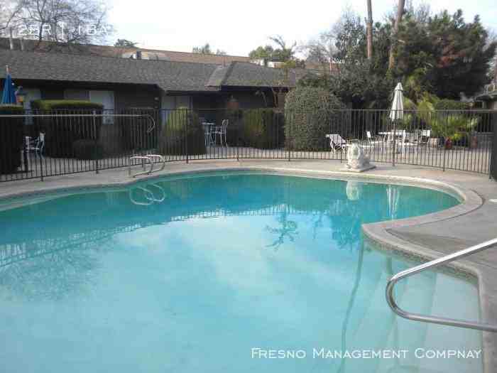 4949 N Harrison Ave - Photo 2 of 15