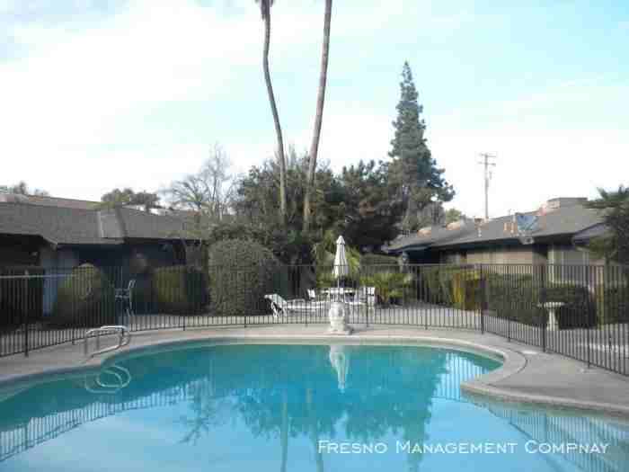 4949 N Harrison Ave - Photo 3 of 15