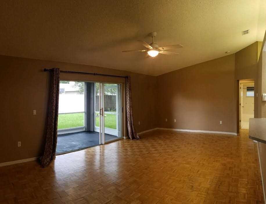 21615 Rosewood Ct - Photo 2 of 10