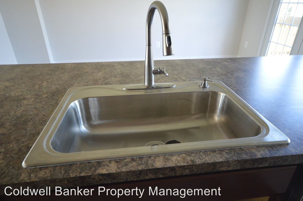 137 Montreal Way - Photo 2 of 34