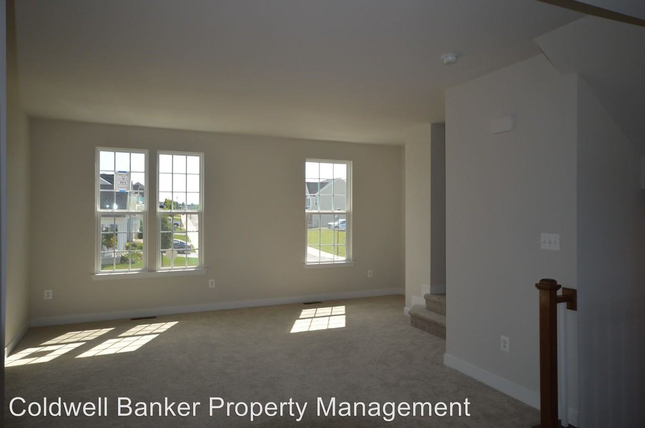 137 Montreal Way - Photo 3 of 34