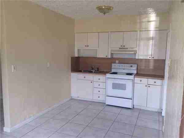 3140 NW 5th Ct - Photo 3 of 6