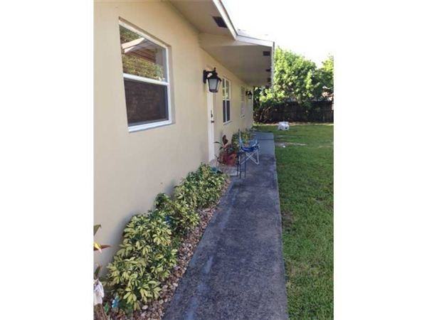 1961 Gardenia Rd - Photo 2 of 9