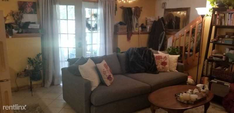 302 Camelot Shore Dr - Photo 2 of 10