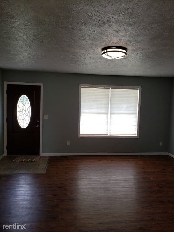 12431 Oakridge Rd - Photo 2 of 10