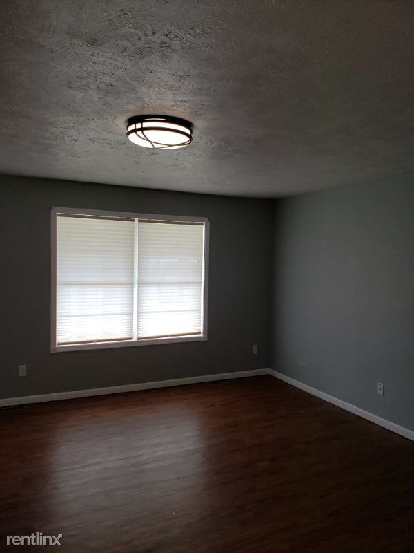 12431 Oakridge Rd - Photo 3 of 10