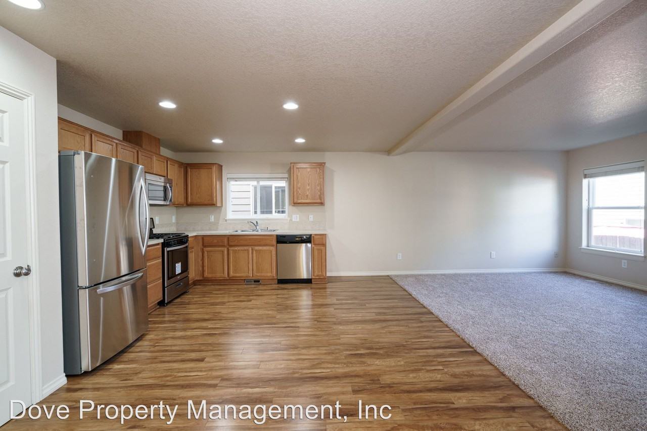 3900 Nw 121st Street - Photo 3 of 20