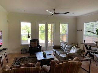 238 Thornton Ln - Photo 3 of 10