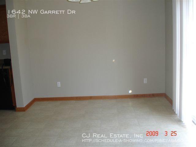 1642 Nw Garrett Dr - Photo 3 of 7