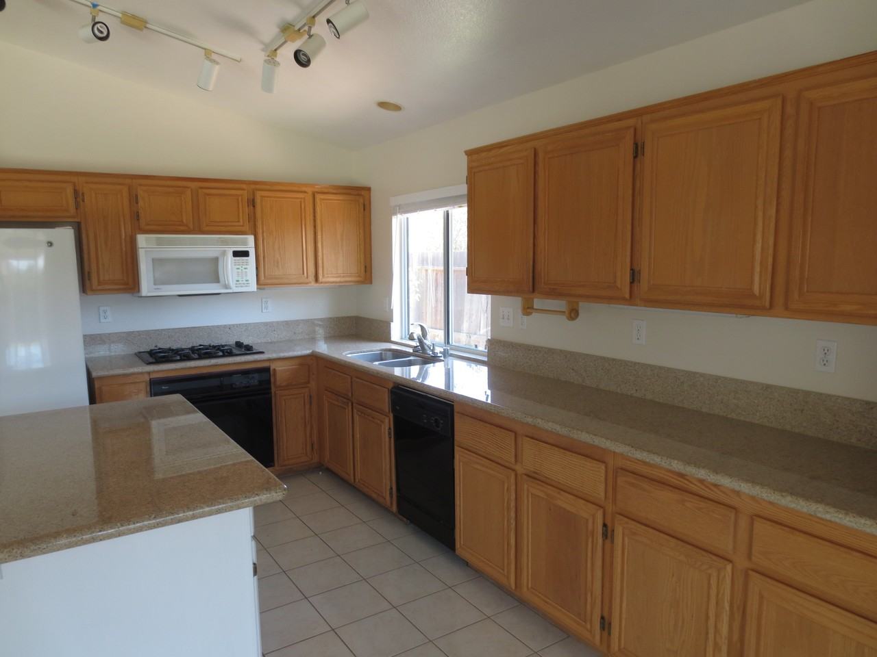 3313 Redwing Dr - Photo 2 of 14