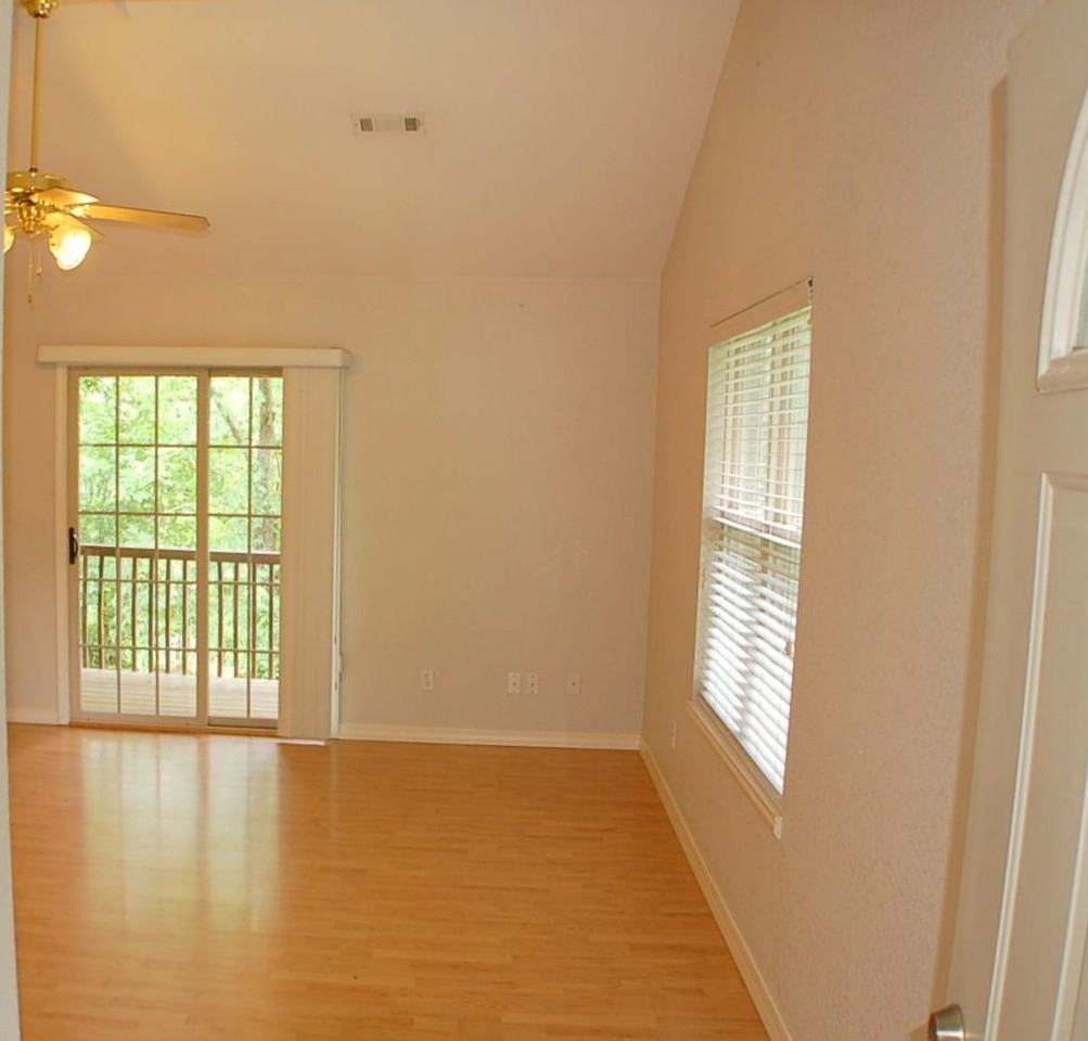 113 E Rock St - Photo 2 of 11