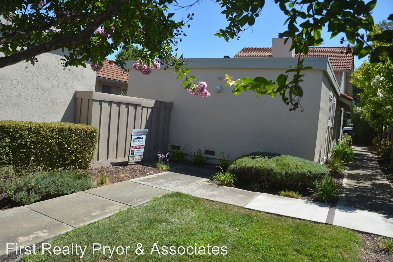 21 Clark Creek Circle - Photo 3 of 26