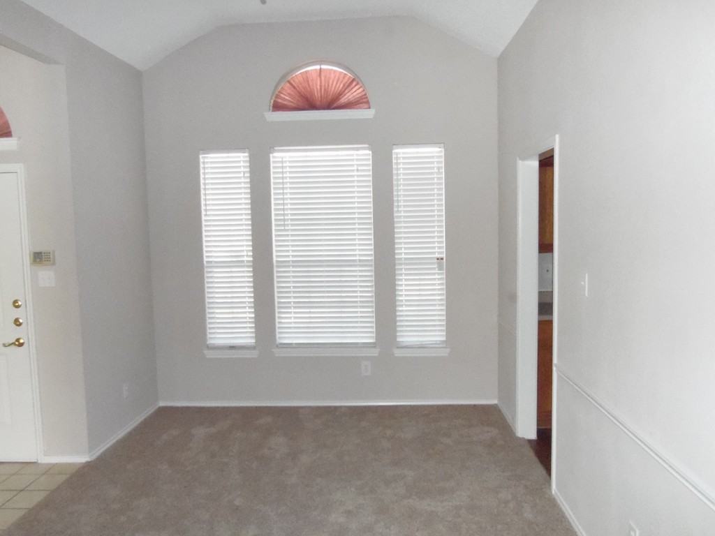 812 Twin Creek Dr - Photo 2 of 13