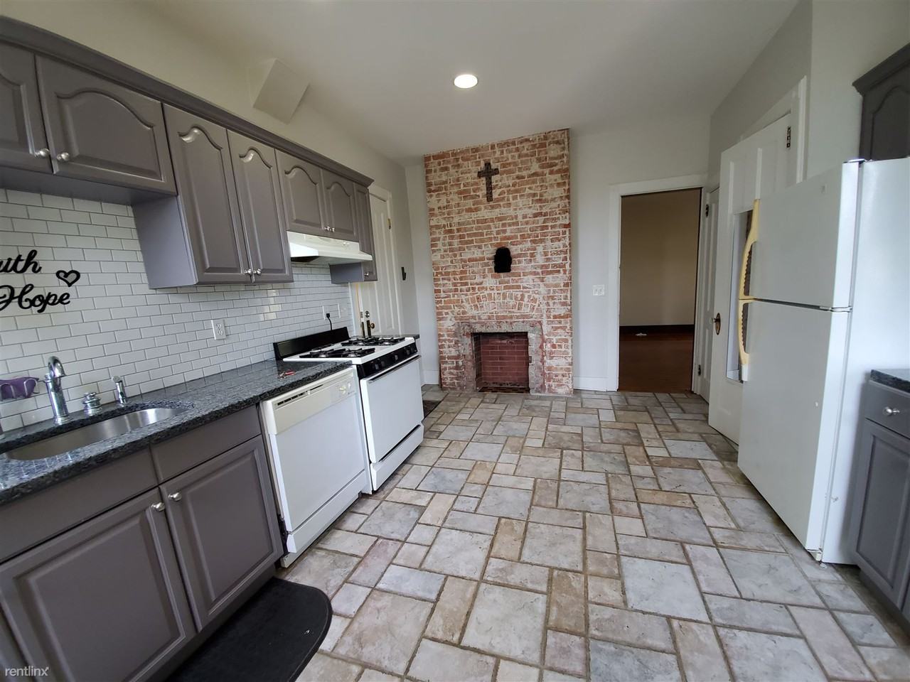 1 Bedroom Grand Victorian - Fairfield Ave - Photo 2 of 6