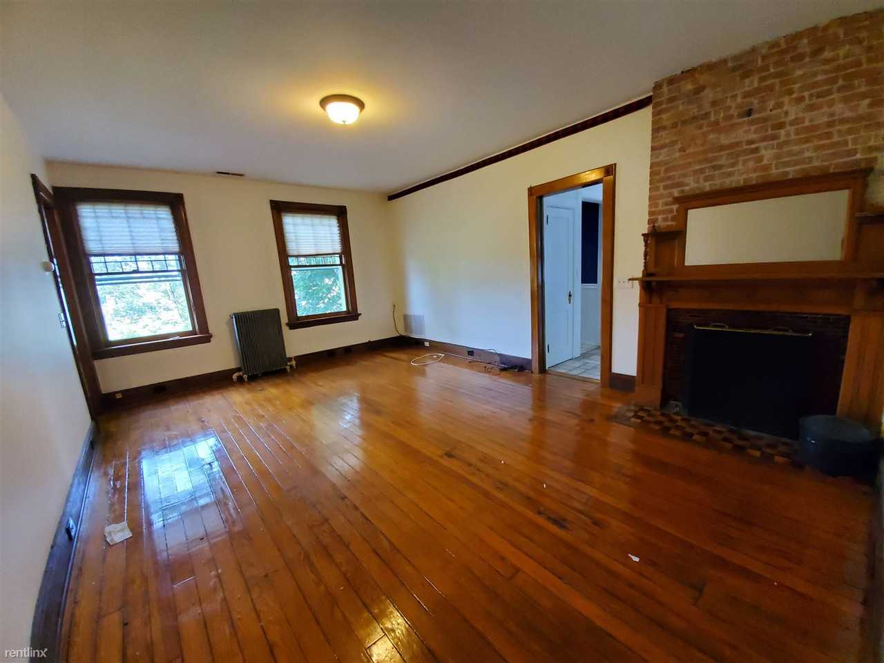 1 Bedroom Grand Victorian - Fairfield Ave - Photo 3 of 6