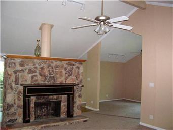 1137 Dunwoody Dr - Photo 2 of 20