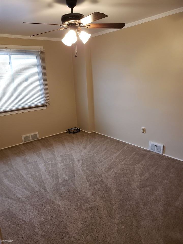 336 E Pike St - Photo 3 of 8