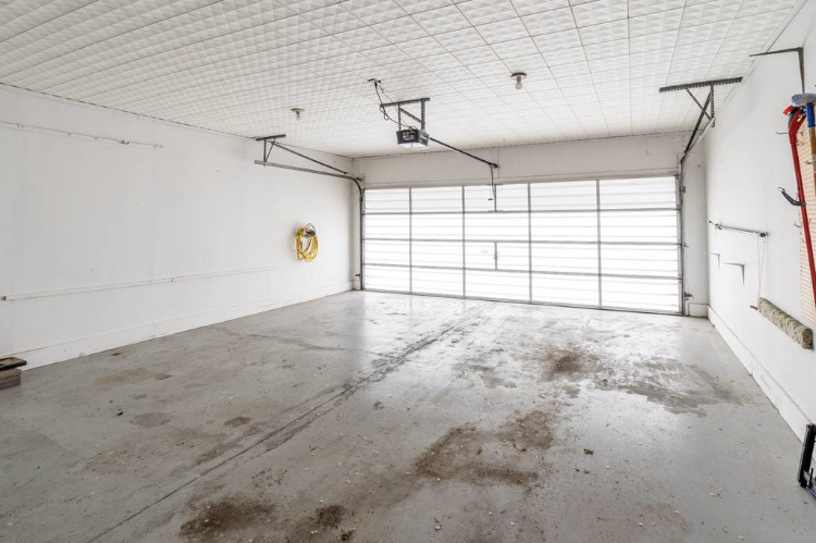 547 N Ash Ave - Photo 3 of 16