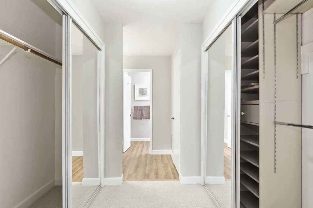 654 Portofino Ln - Photo 3 of 18