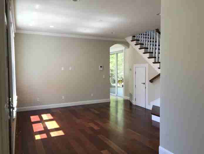 557 Maple Ct - Photo 3 of 10