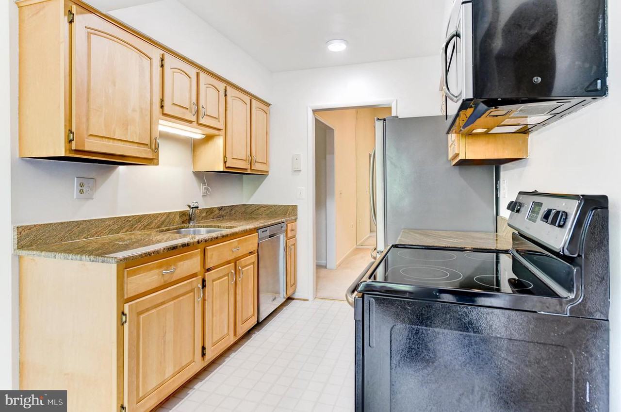 15320 Pine Orchard Drive Unit 3k - Photo 2 of 41