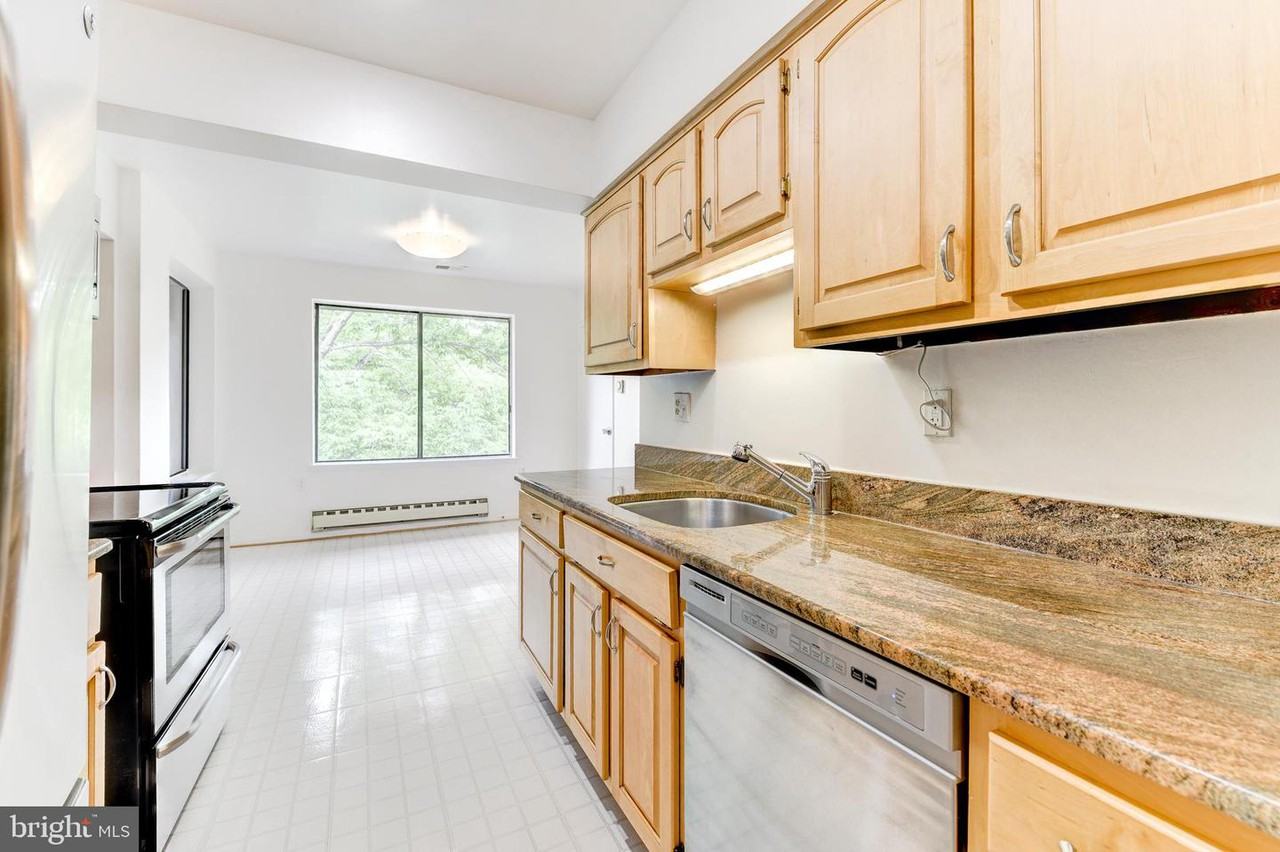 15320 Pine Orchard Drive Unit 3k - Photo 3 of 41