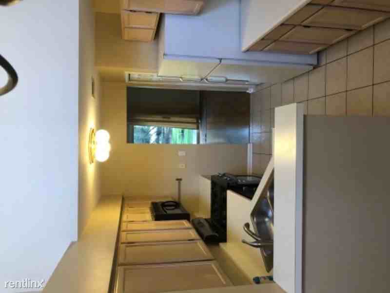 1611 Manfield Ct - Photo 2 of 9