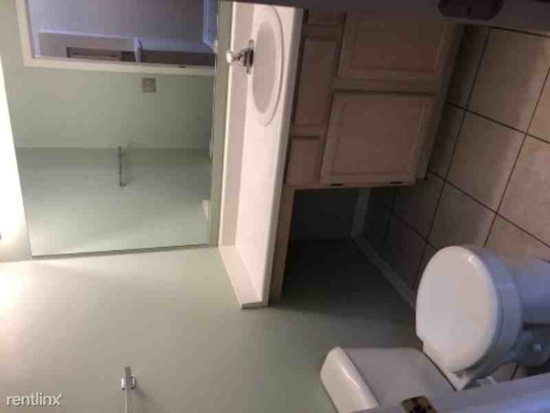 1611 Manfield Ct - Photo 3 of 9