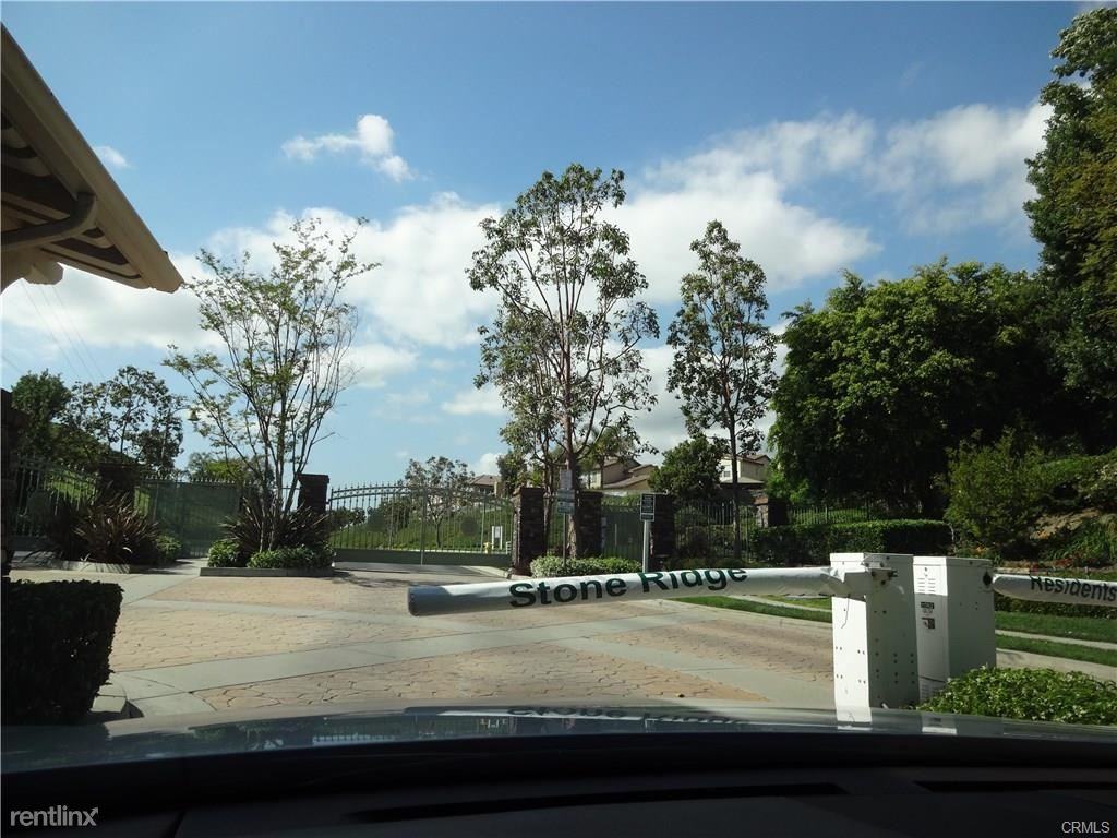 23041 Poplar - Photo 2 of 9