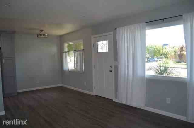 2335 Beardslee St - Photo 2 of 16