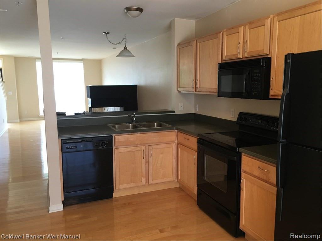 1395 Ashford Court - Photo 3 of 19