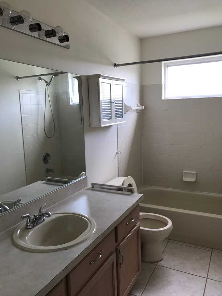 13538 Mere View Dr - Photo 3 of 19