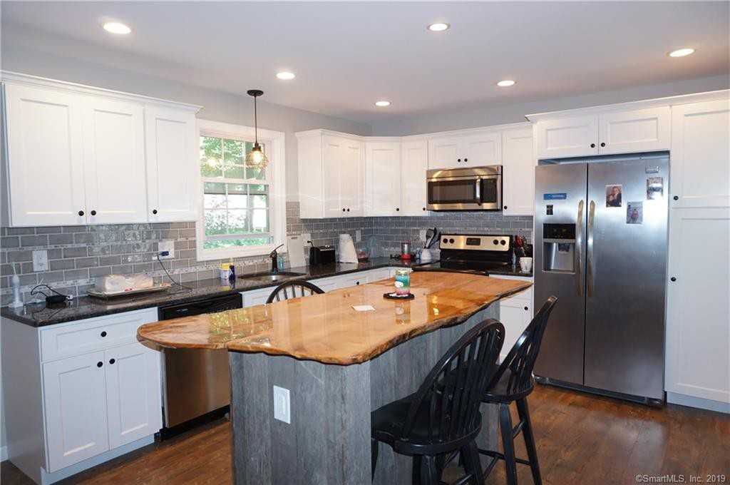 35 Ross Avenue - Photo 2 of 16