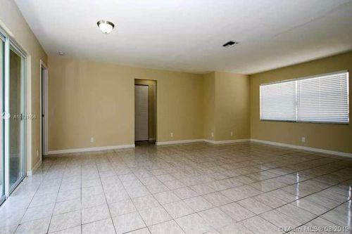 477 Northwest 19th Terrace - Photo 2 of 8