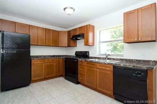 477 Northwest 19th Terrace - Photo 3 of 8