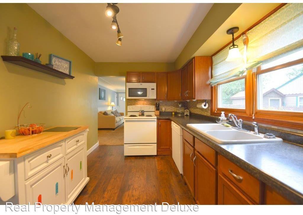 1009 Mill Ave - Photo 2 of 23