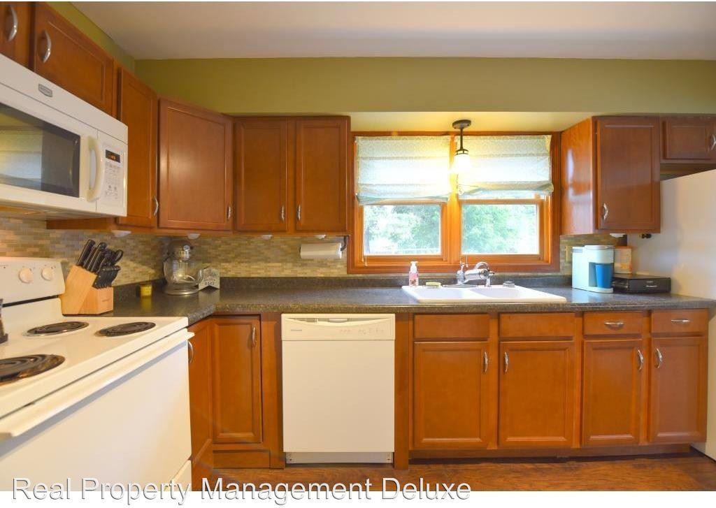 1009 Mill Ave - Photo 3 of 23