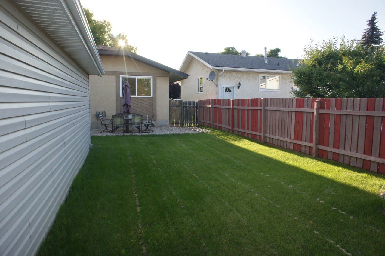 17211 102 St - Photo 3 of 25