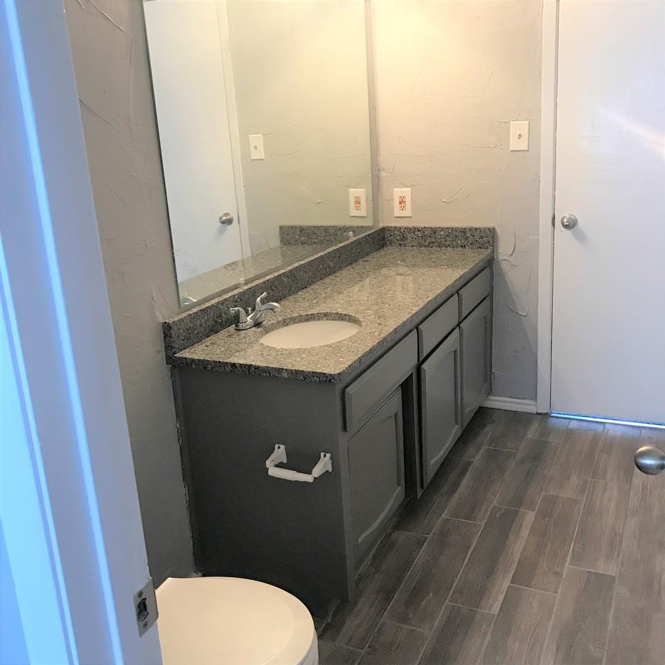 7500 Chapin Rd - Photo 2 of 13