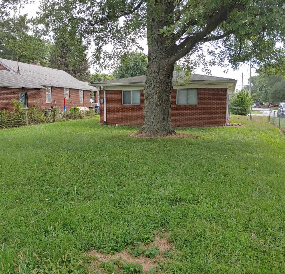 3252 Mars Hill St - Photo 3 of 16