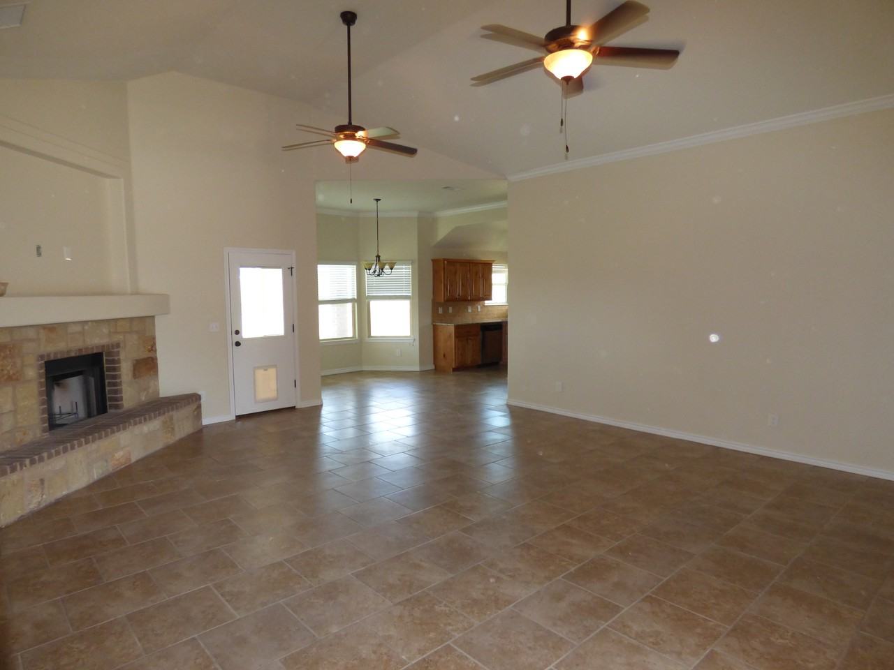2007 Lindsey Dr - Photo 3 of 18