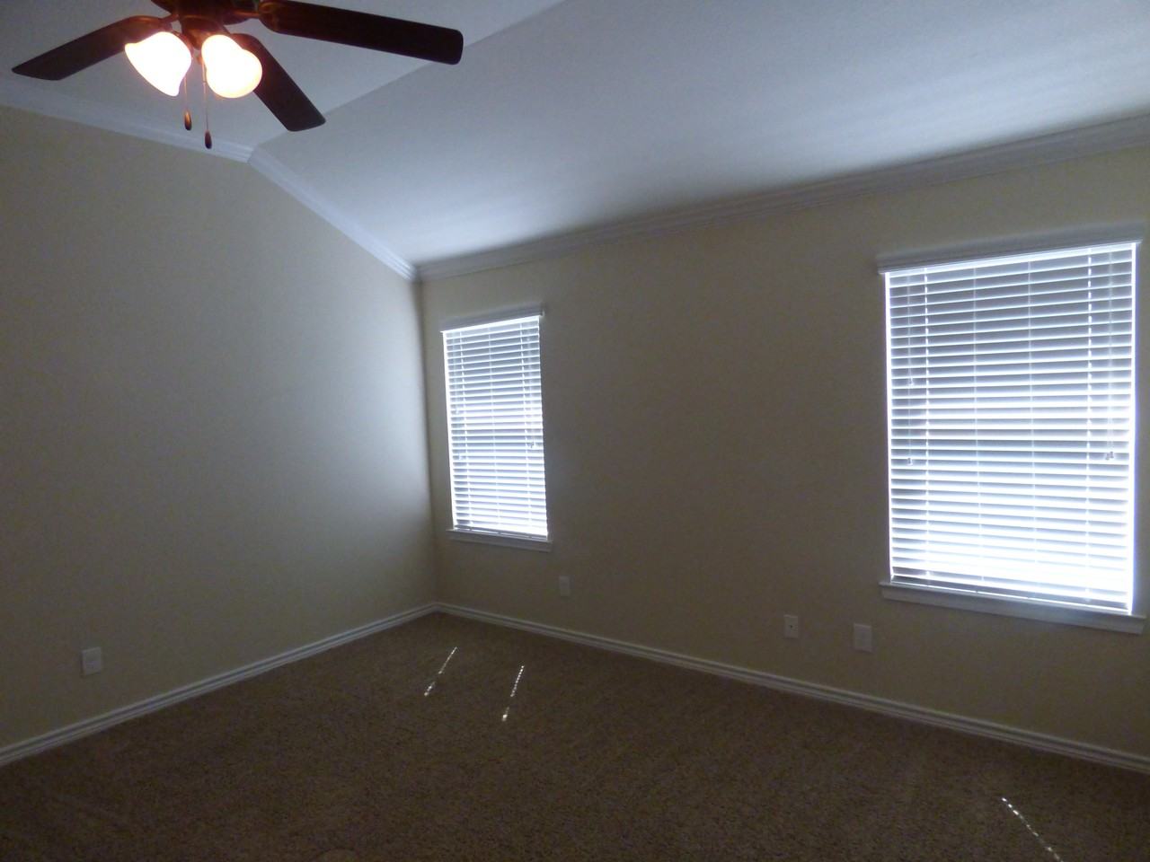 2007 Lindsey Dr - Photo 5 of 18