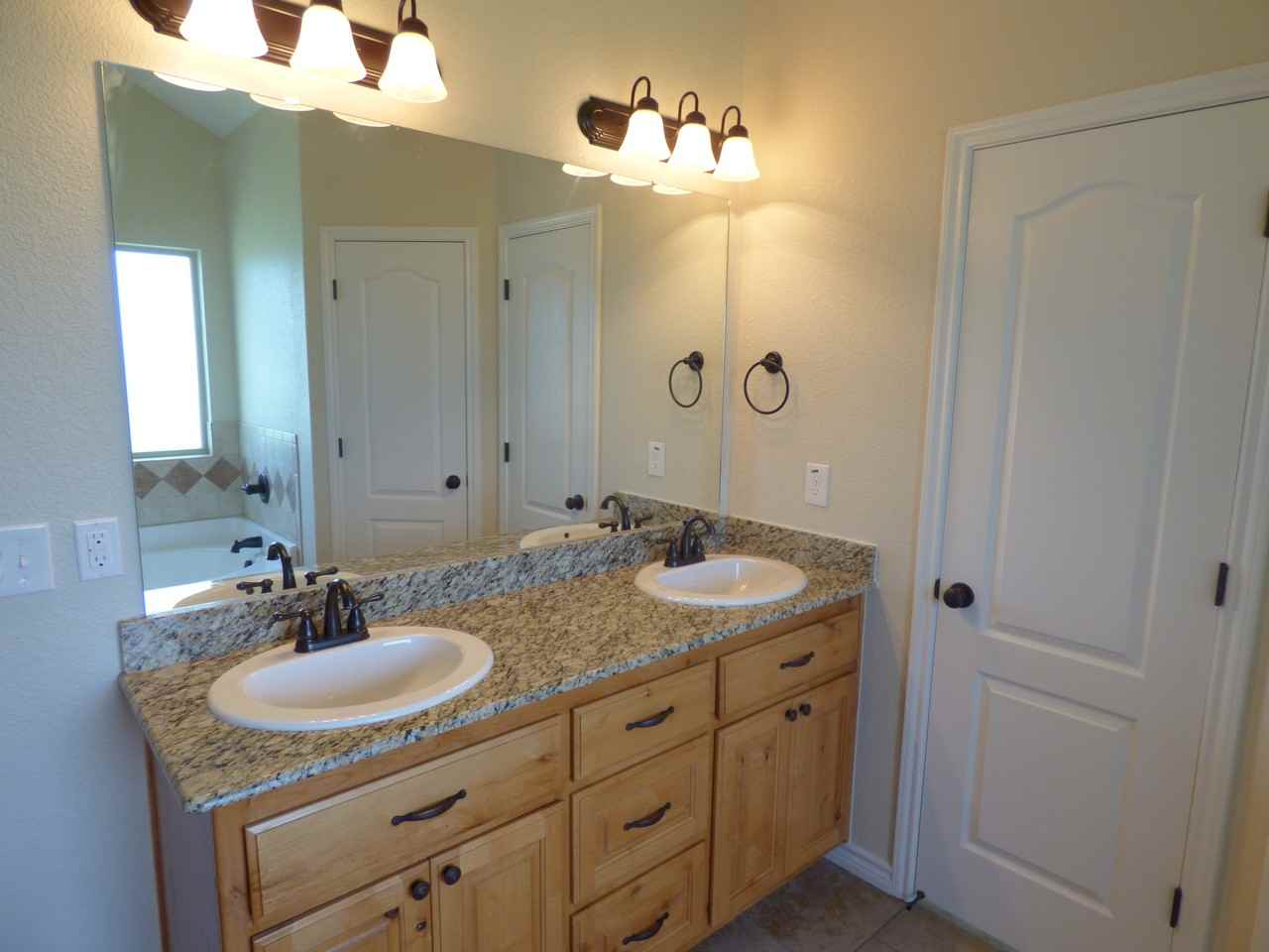 2007 Lindsey Dr - Photo 6 of 18