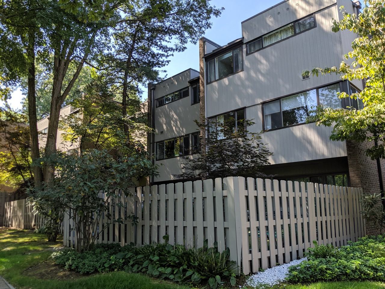 218 Pond Terrace - Photo 2 of 8