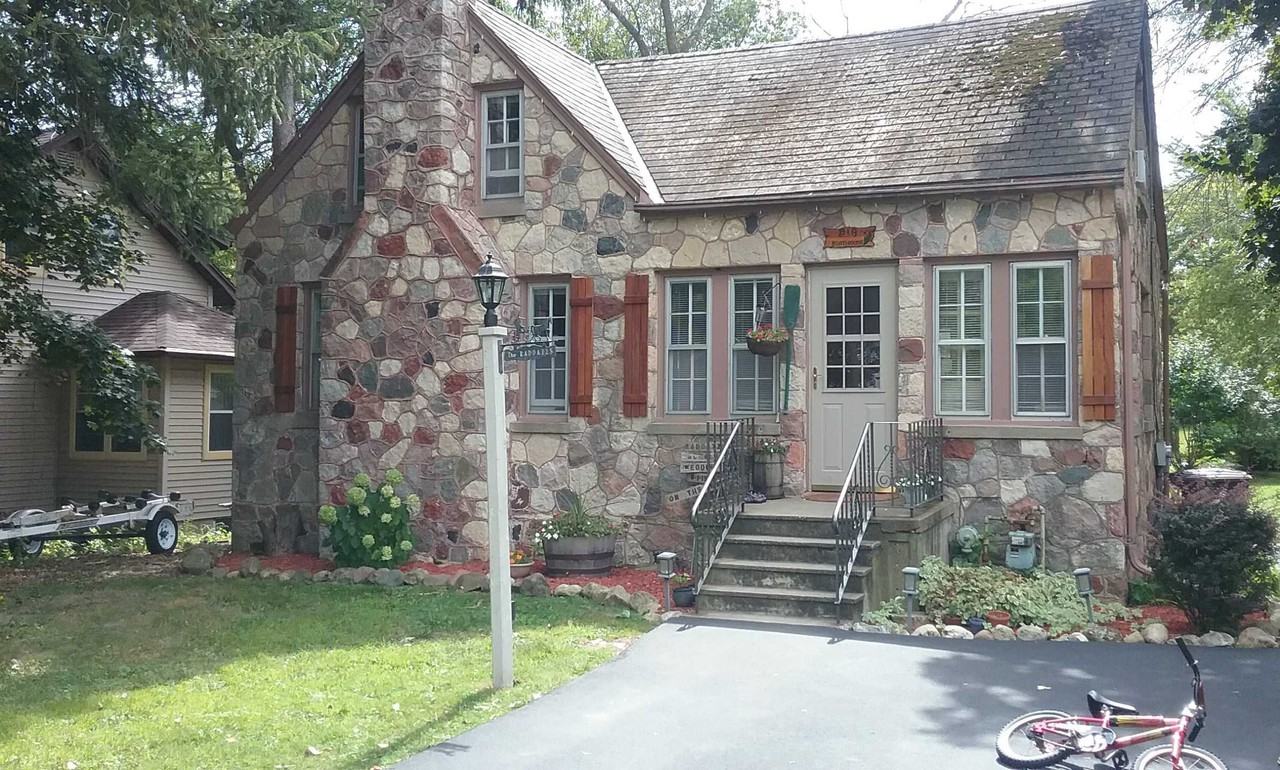 25915 South Wind Lake Road - Photo 2 of 12