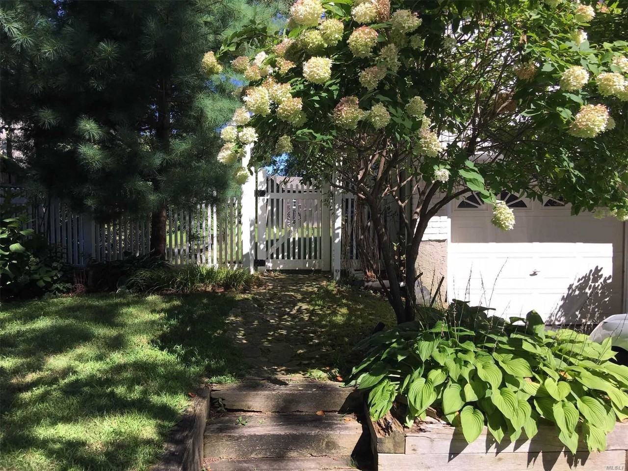 47 Beacon Ln - Photo 2 of 8